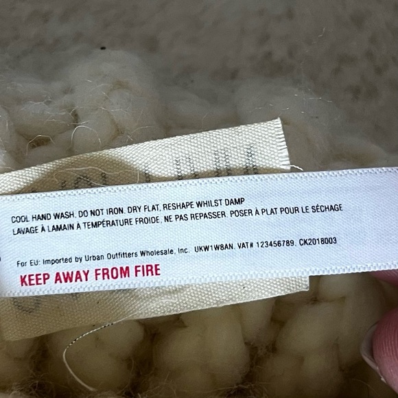 CAROLINE KAUFMAN WOOL BLEND KNITTED BEANIE WITH POM SNOW BUNNY SKI WINTER - Picture 5 of 6